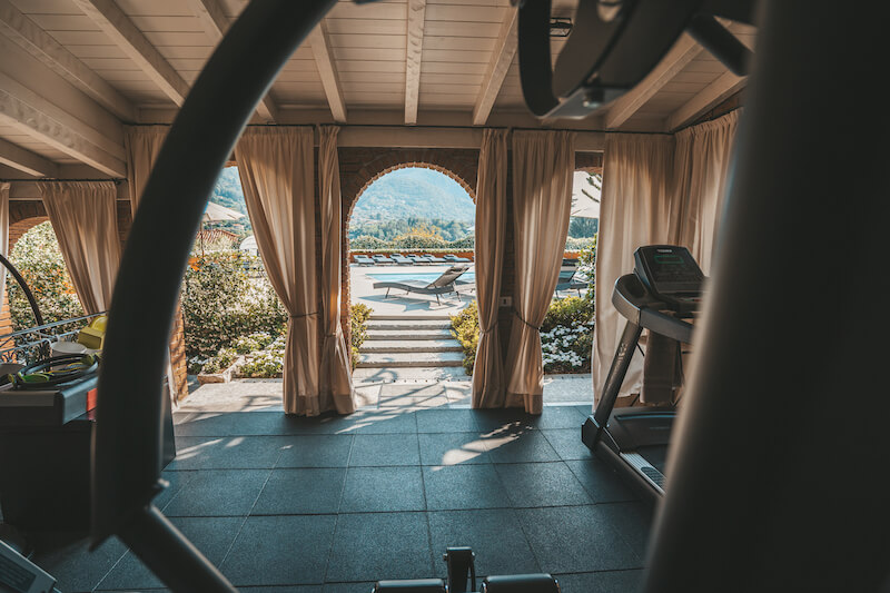 fitness area with view of the swimming-pool